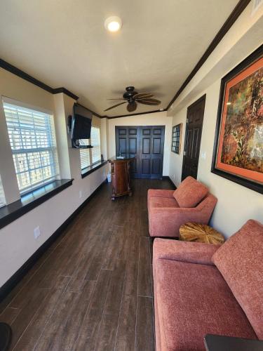 Tahitian Cottage Heated Pool Walk to the Beach — 4-Star Luxury Hotel in Cocoa Beach, United States
