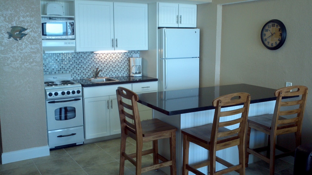 Hawaiian Inn Resort - photo 6