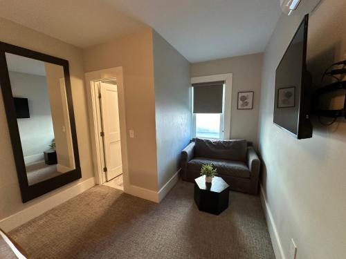 Entire Modern 7 Unit 7 Bath Boutique Inn - photo 21