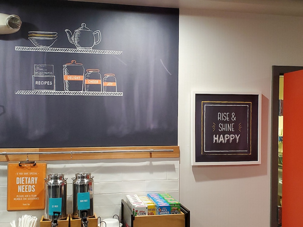 Hampton Inn & Suites Dayton Airport - photo 40