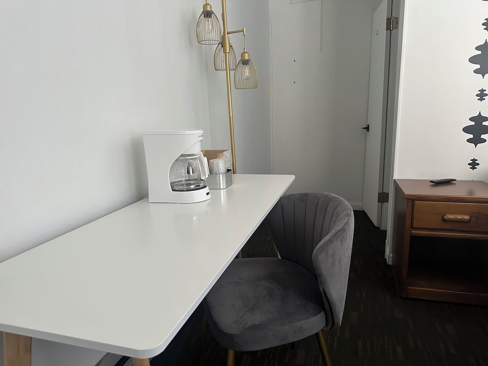 Grand Central Motel - photo 15