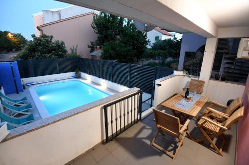 Cozy Maza with Heated Swimming Pool — 4-Star Luxury Hotel in Zadar, Croatia