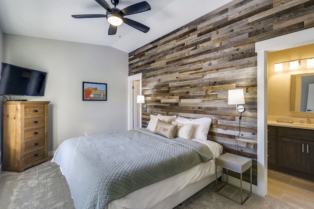Willows at Grand Park home — 4-Star Luxury Hotel in Fraser, United States