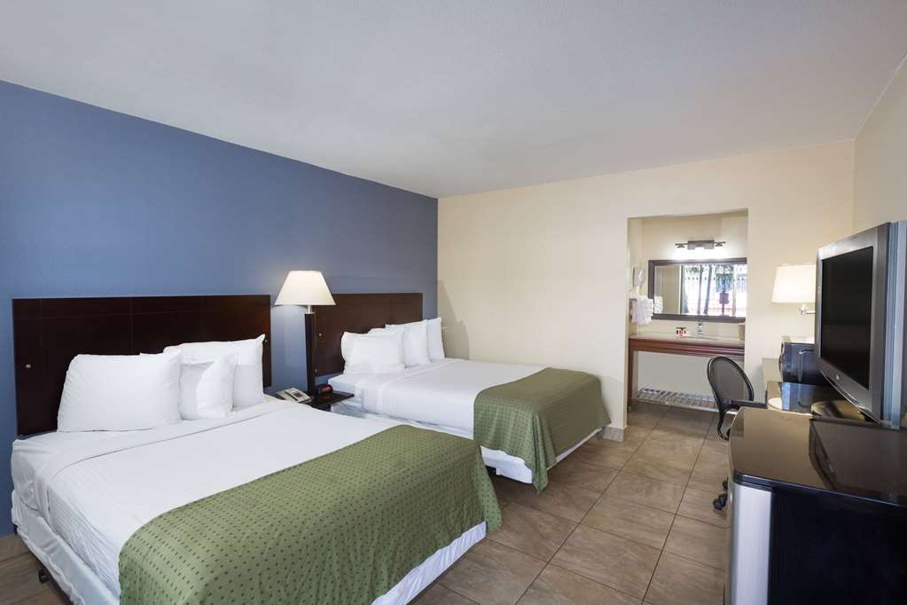 Days Inn by Wyndham St. Petersburg Tampa Bay Area - photo 11