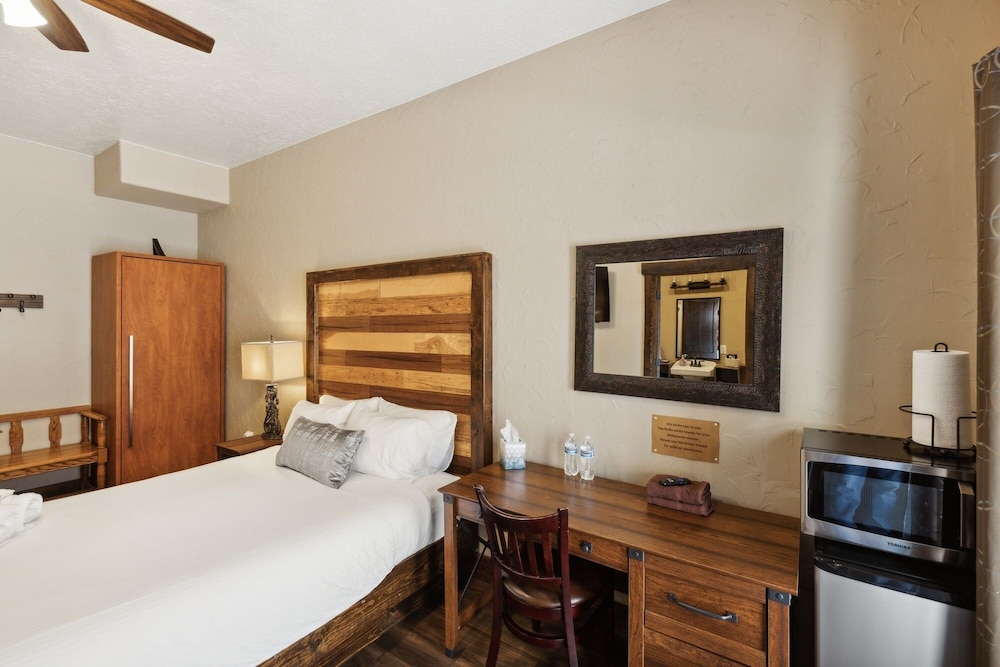 Zion Cliff Lodge - photo 11