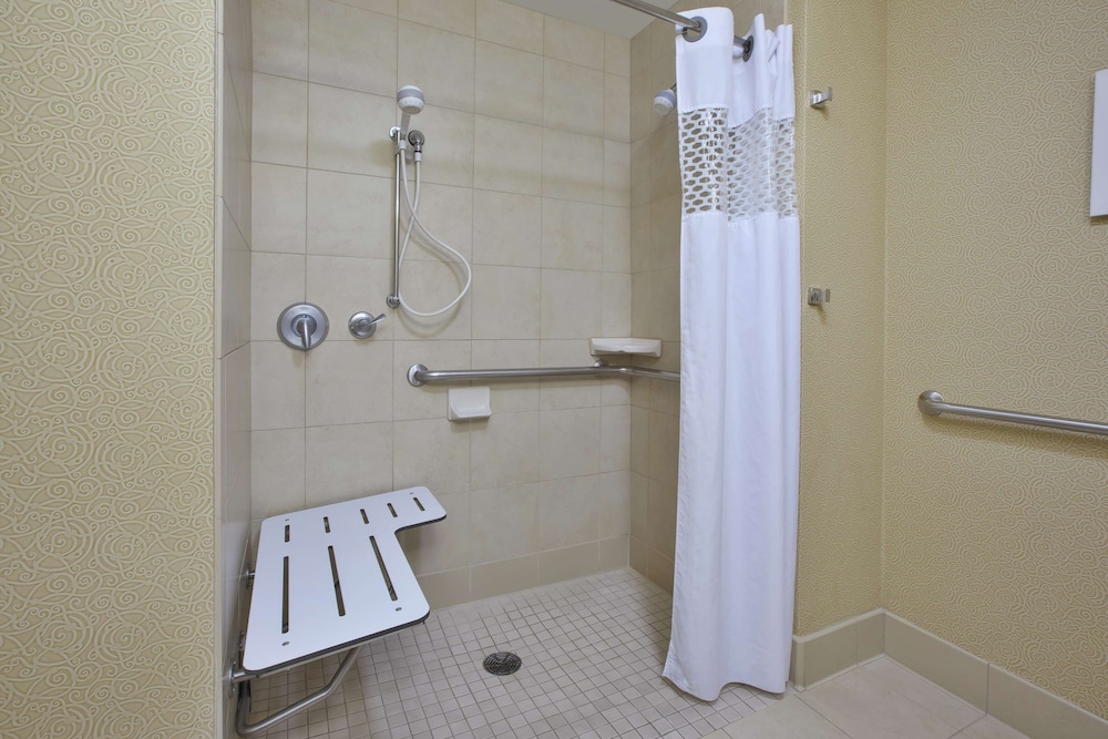 Hampton Inn & Suites Wichita Northeast - photo 17