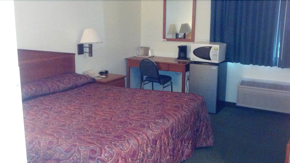 Commodore Perry Inn and Suites - photo 9