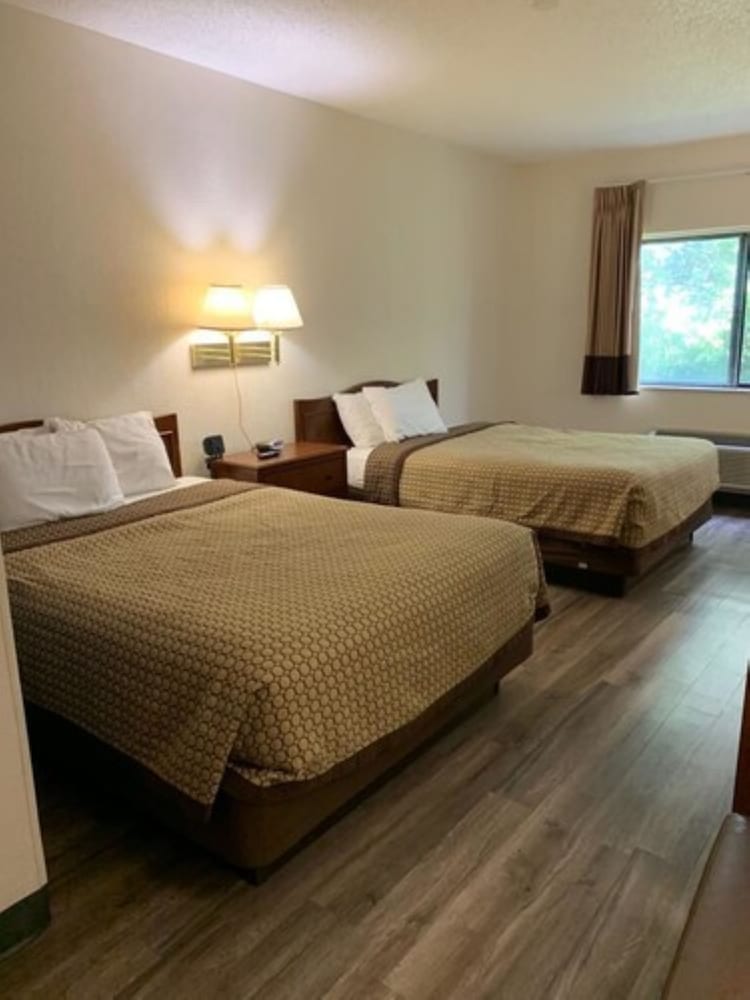 Days Inn by Wyndham Topeka - photo 5