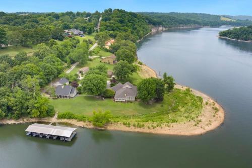 Shoreline Serenity Direct Lake Access in Springdale, United States