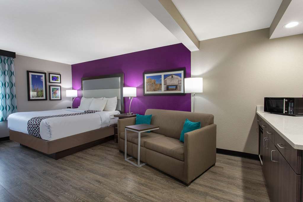 La Quinta Inn & Suites by Wyndham Effingham - photo 34