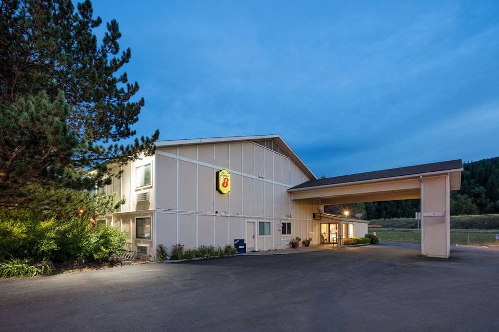 Super 8 by Wyndham St. Regis - photo 3
