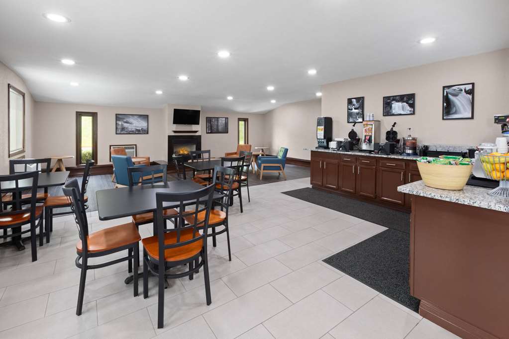 Super 8 by Wyndham Bridgeport Clarksburg Area - photo 27