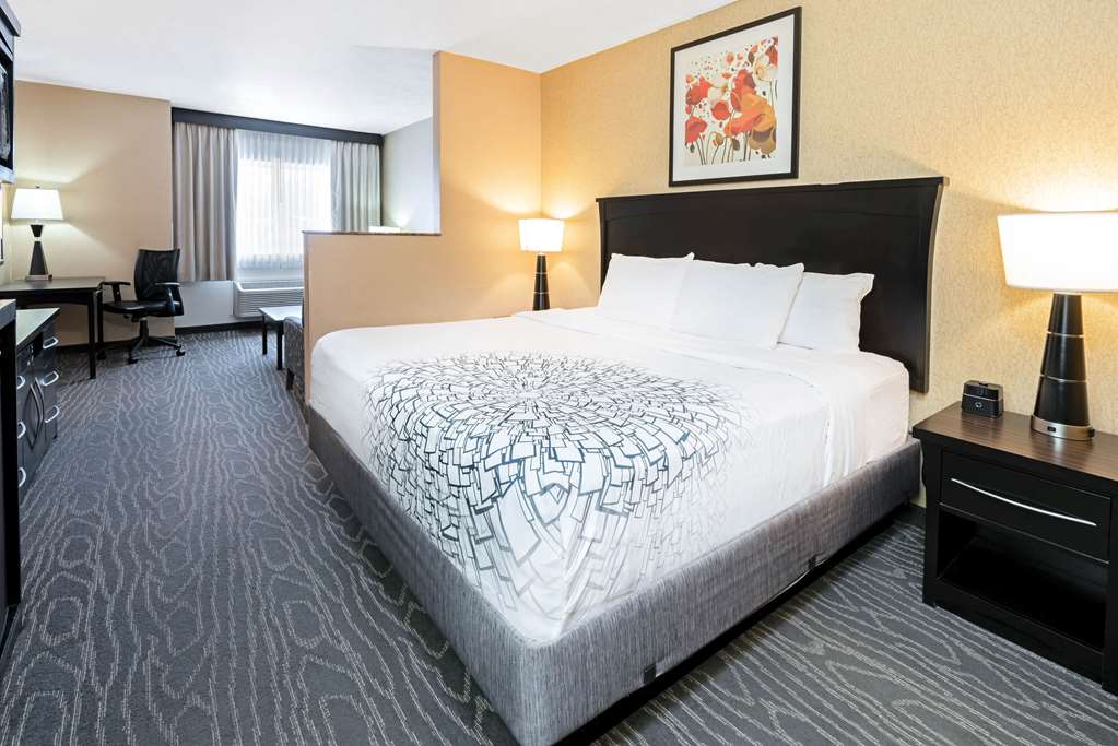 La Quinta Inn & Suites by Wyndham Logan - photo 17