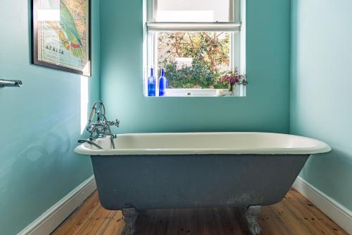 Zonnendal Family Home in charming Kalk Bay