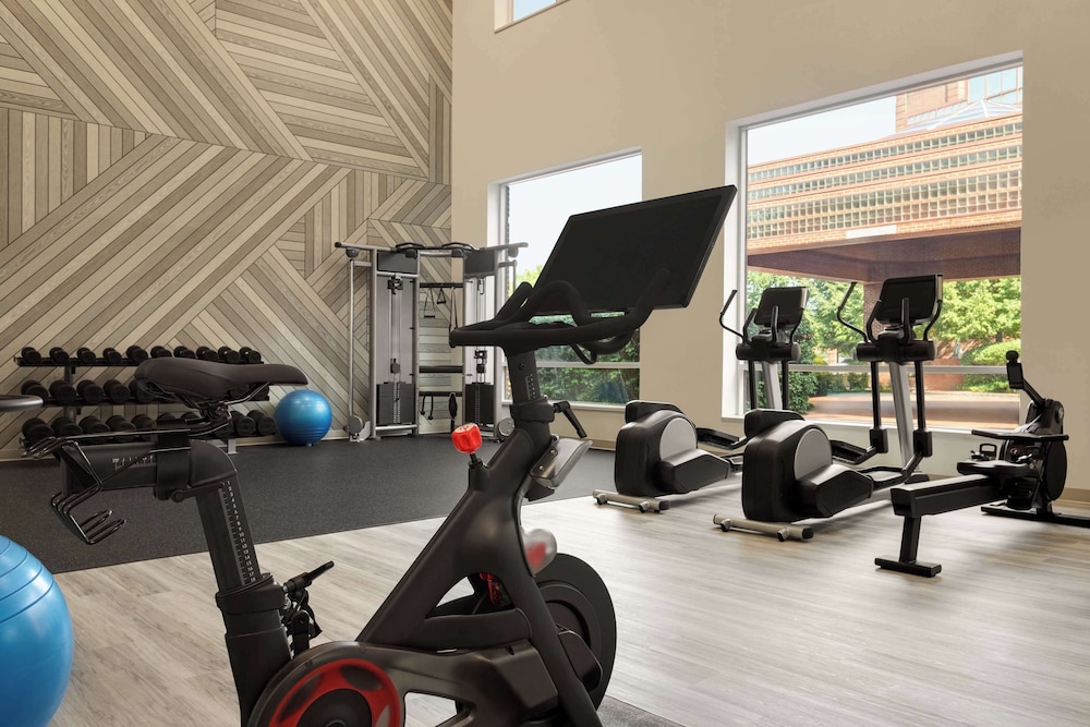 DoubleTree by Hilton New York LaGuardia Airport - photo 26