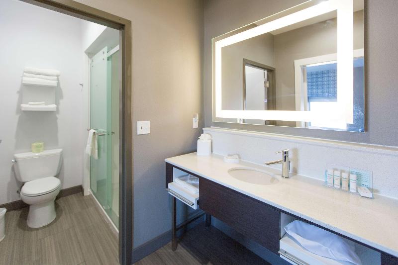 Hampton Inn & Suites Stroud - photo 145