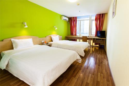 7 Days Inn Shenzhen North Railway Station Branch — hotel in Longhua
