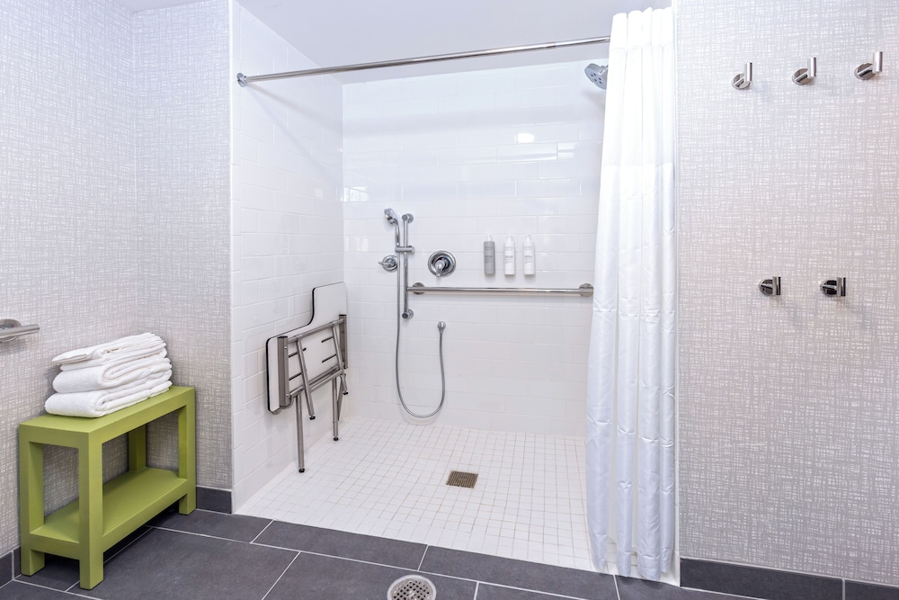 Hampton Inn & Suites by Hilton Bakersfield Central - photo 25