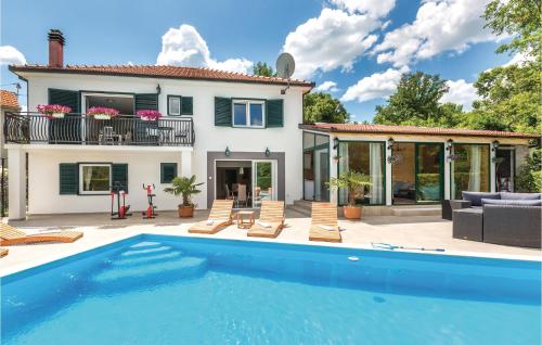 Stunning Home In Kamenmost With Sauna — 4-Star Luxury Hotel in Podbablje, Croatia