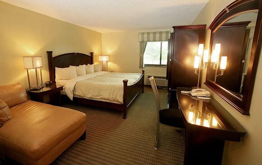 Marvin's Garden Inn - photo 18
