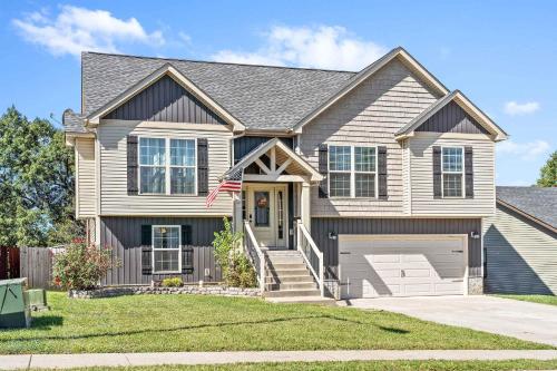 Mins to Downtown & Ft Campbell Lux at Lancelot in Clarksville, United States