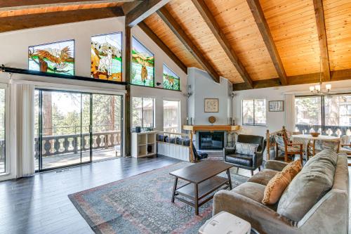 Near Skiing and Beach Access South Lake Tahoe Cabin — 4-Star Luxury Hotel in South Lake Tahoe, United States