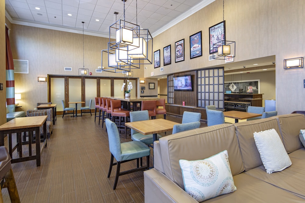 Hampton Inn & Suites Charlotte Airport - photo 44