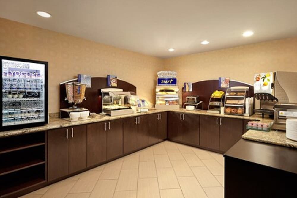 Holiday Inn Express Hotel Naples Downtown 5th Avenue - photo 28
