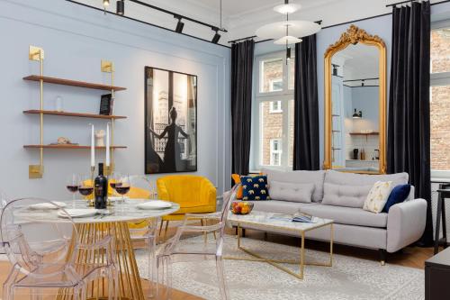 LUX Golden Apartment Praga Kępna by Renters Prestige — 4-Star Luxury Hotel in Warsaw, Poland