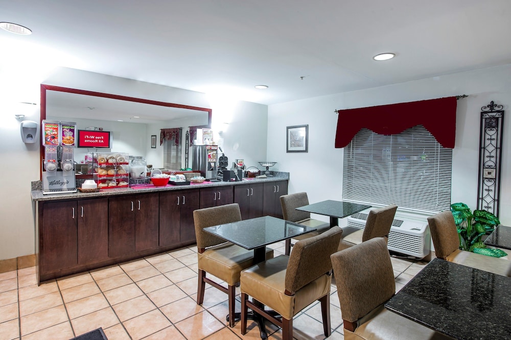 Red Roof Inn & Suites Savannah Airport - photo 29