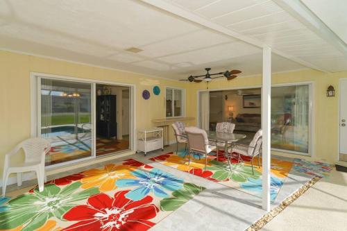 Huge Pool Close to Beaches Restaurants & Shops — Nokomis — photo 5