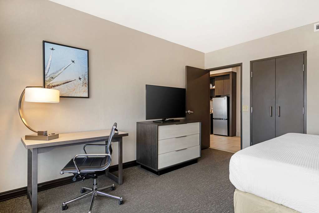 Best Western Plus Executive Residency Rigby's Water World Hotel - photo 15
