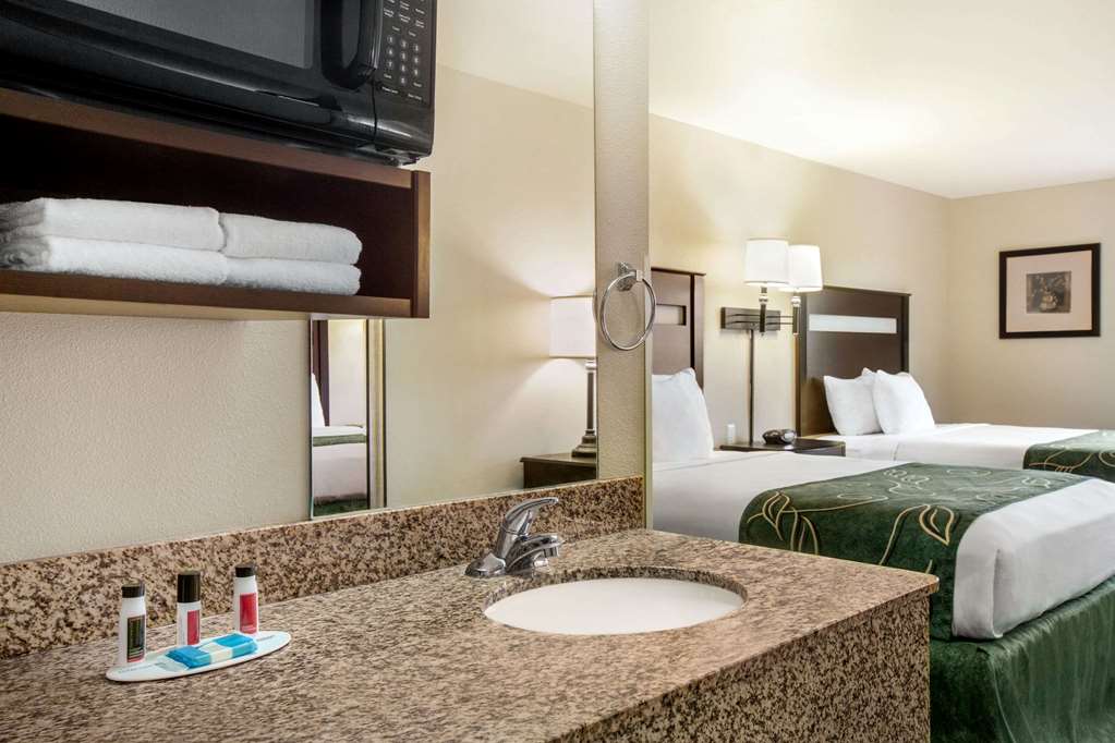 Travelodge by Wyndham Livonia - photo 14