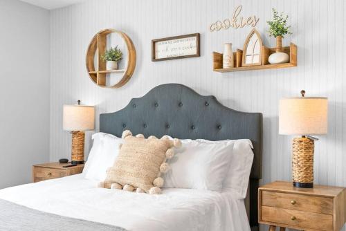One Of A Kind Smart Cookie Themed Home For Up to 6 — 4-Star Luxury Hotel in Clarksville, United States
