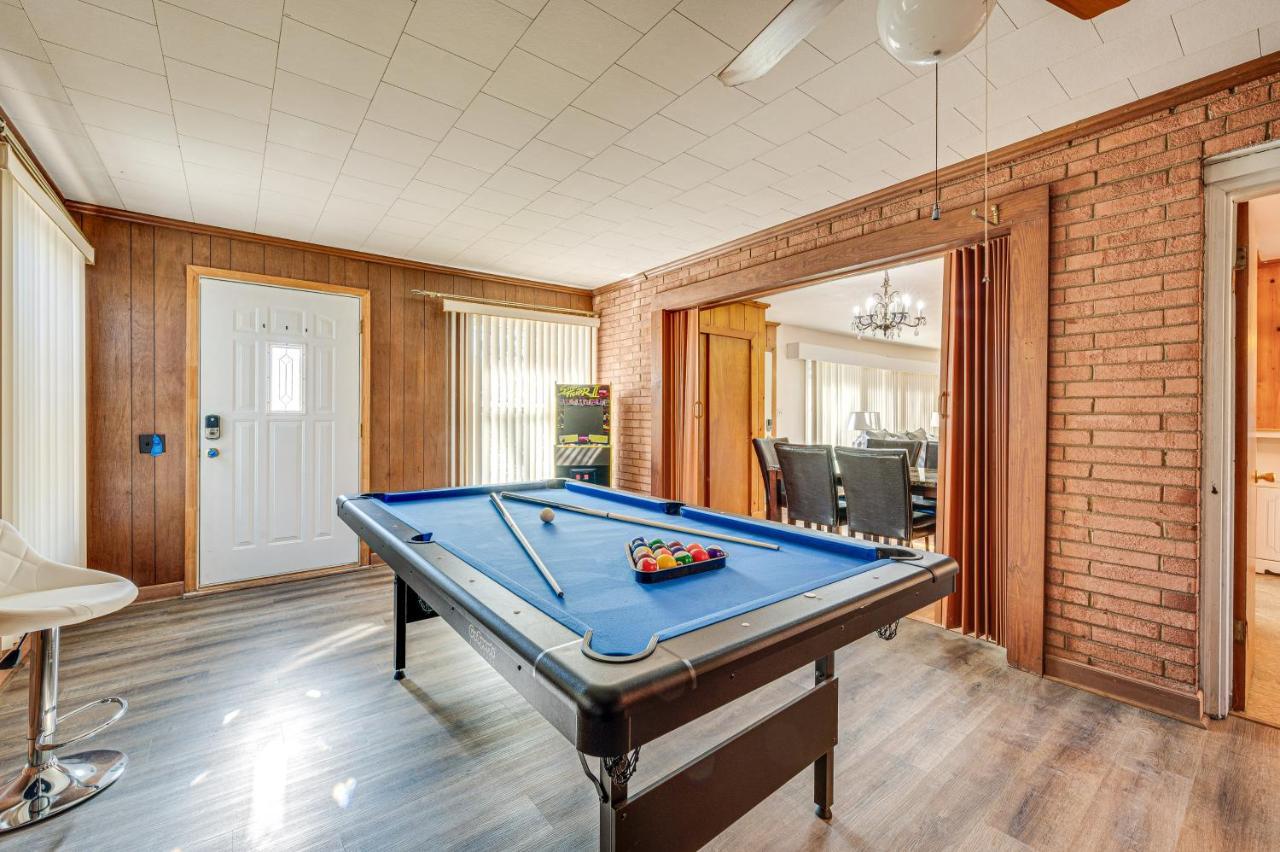 Spacious Lexington Abode With Pool Table And Fireplace — Lexington