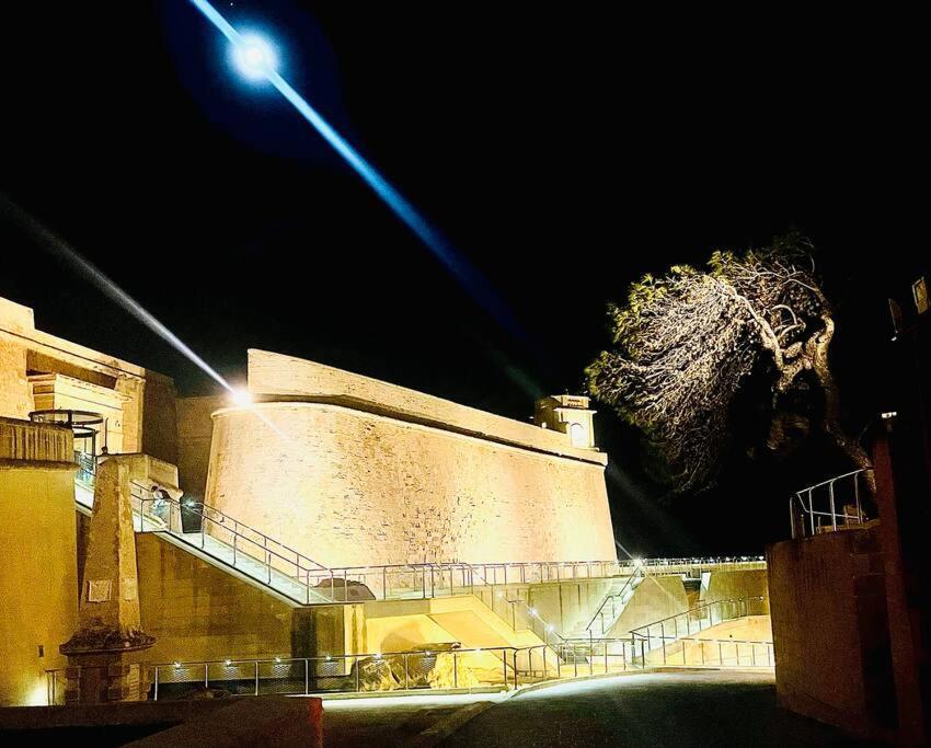 300yr old self catering tiny house in Victoria Centre Gozo — 4-Star Luxury Hotel in Victoria, Malta