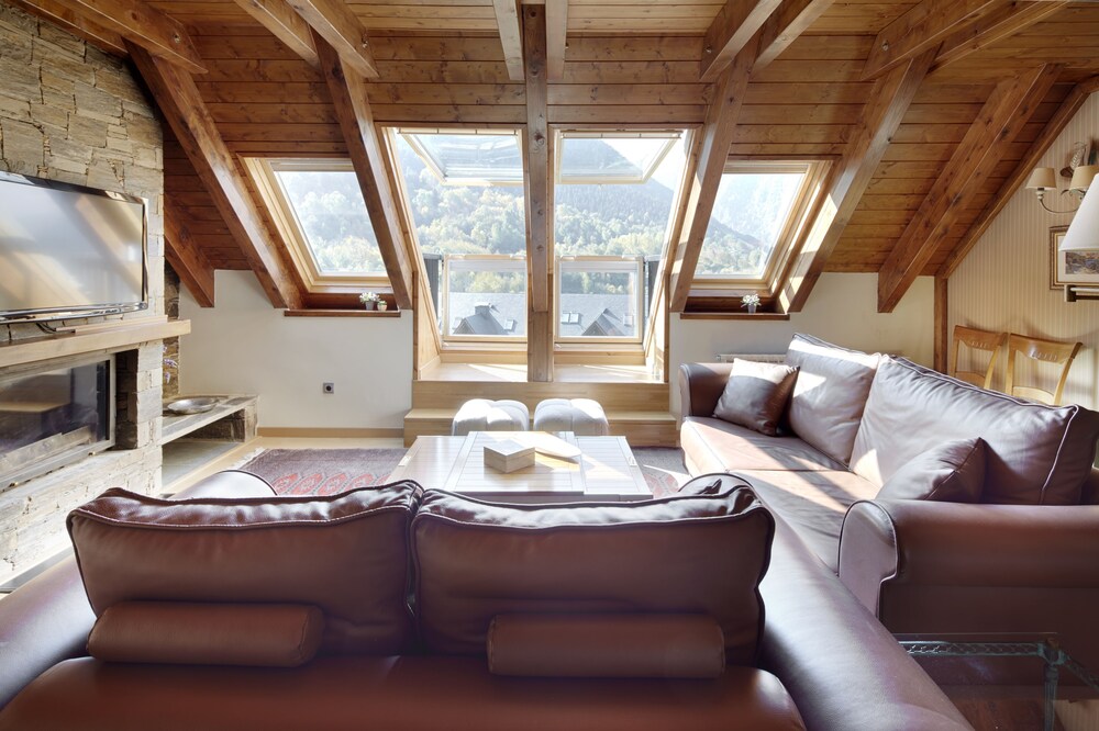 Prat de Gessa by FeelFree Rentals — 4-Star Luxury Hotel in Vielha, Spain