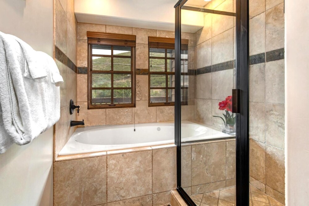 KBM Resorts Walk to Lifts and Main St Rent 1416 and 1418 Townhomes together Pri Hot tub PPS 1418 - photo 26