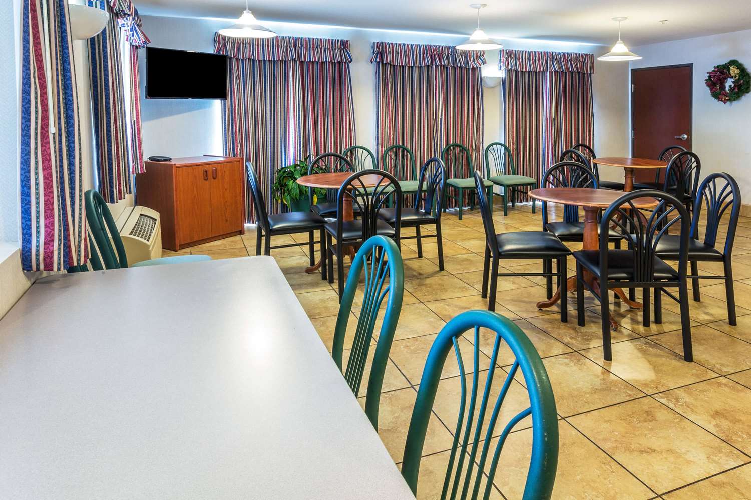 Super 8 Gresham Portland Area - photo 18