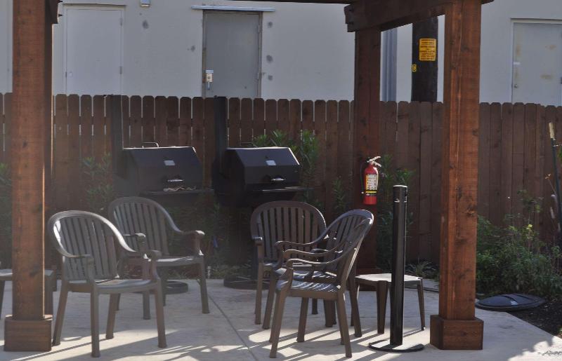 Hampton Inn Pleasanton - photo 5