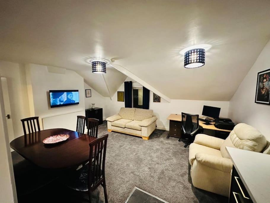 1 Luxe Exec Bedroom Apt Derby — 4-Star Luxury Hotel in Derby, United Kingdom