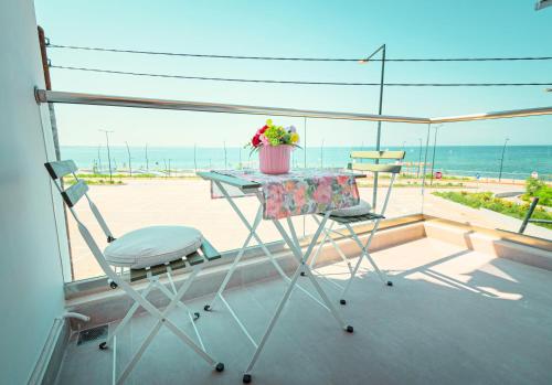 Demare Suite Nea Moudania — 4-Star Luxury Hotel in Nea Moudhania, Greece