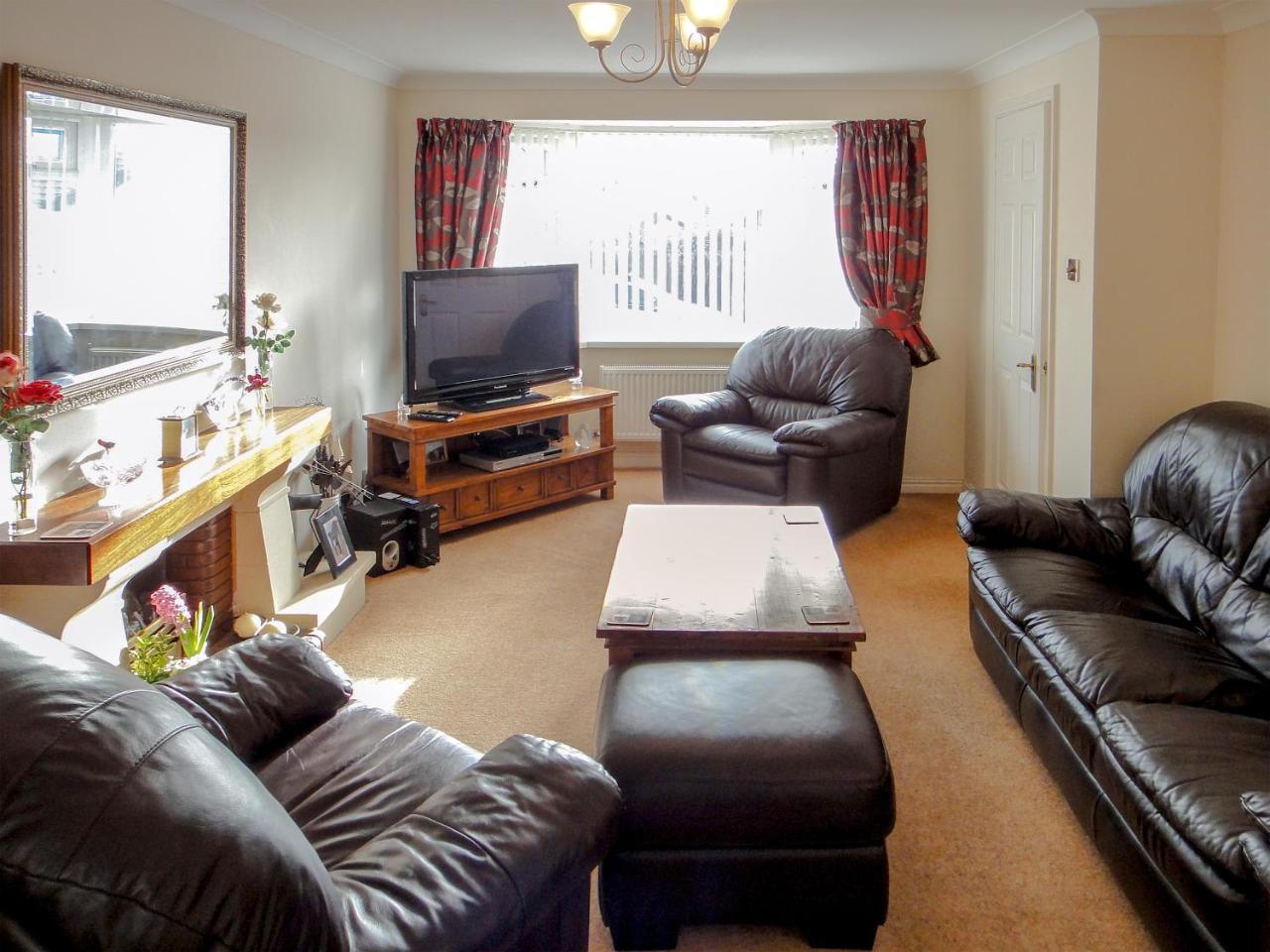 24 Steed Close — 4-Star Luxury Hotel in Paignton, United Kingdom