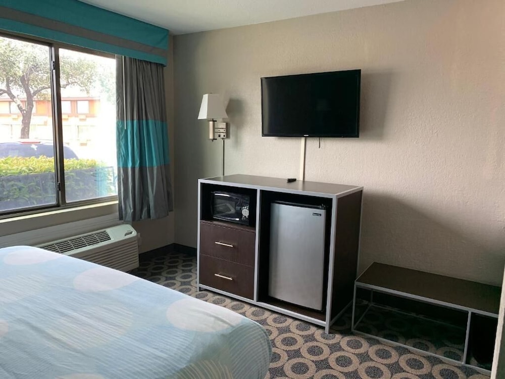 SureStay Hotel by Best Western San Antonio Northeast - photo 14