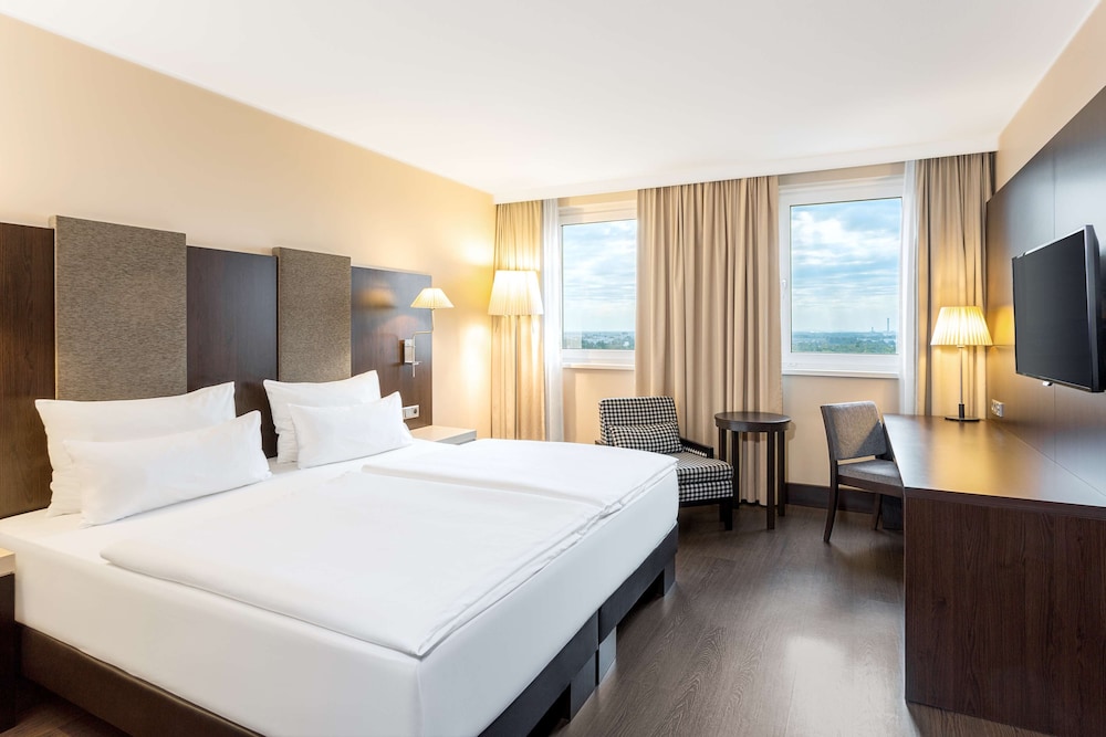 NH Danube City — 4-Star Luxury Hotel in Vienna, Austria