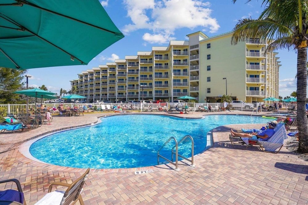 Sunset Vistas 603W — 4-Star Luxury Hotel in Saint Pete Beach, United States