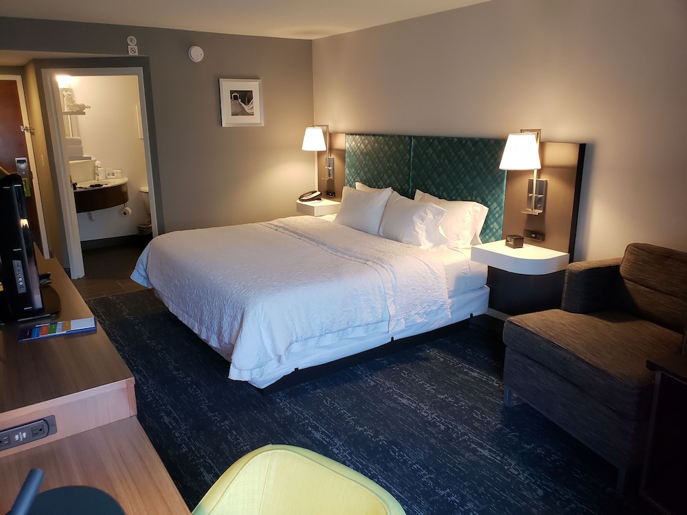 Hampton Inn & Suites Newtown - photo 6