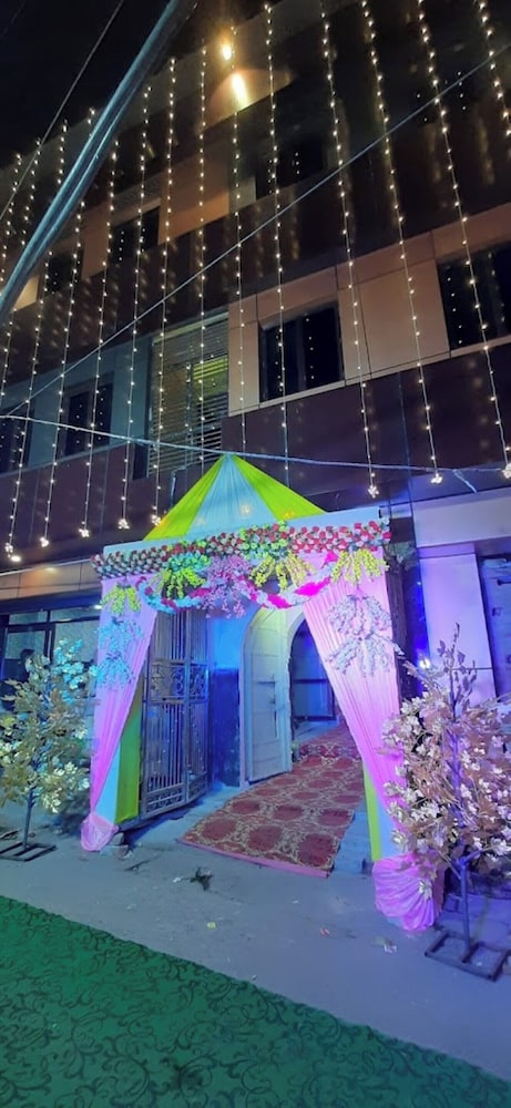 Saurav Palace Mathura - last minute hotel in Mathura