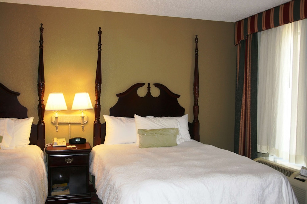 Hampton Inn Canton - photo 22