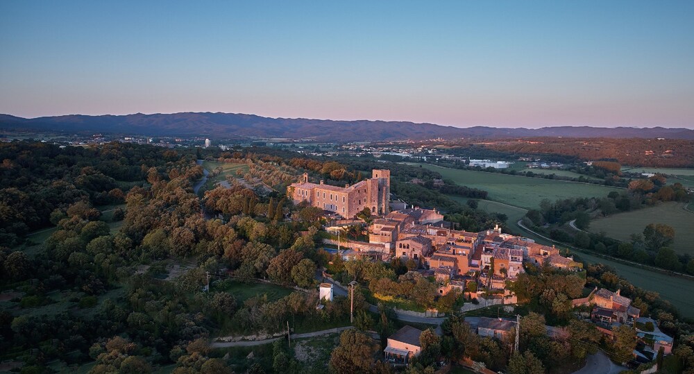 Castell D Emporda — 4-Star Luxury Hotel in La Bisbal D'emporda, Spain